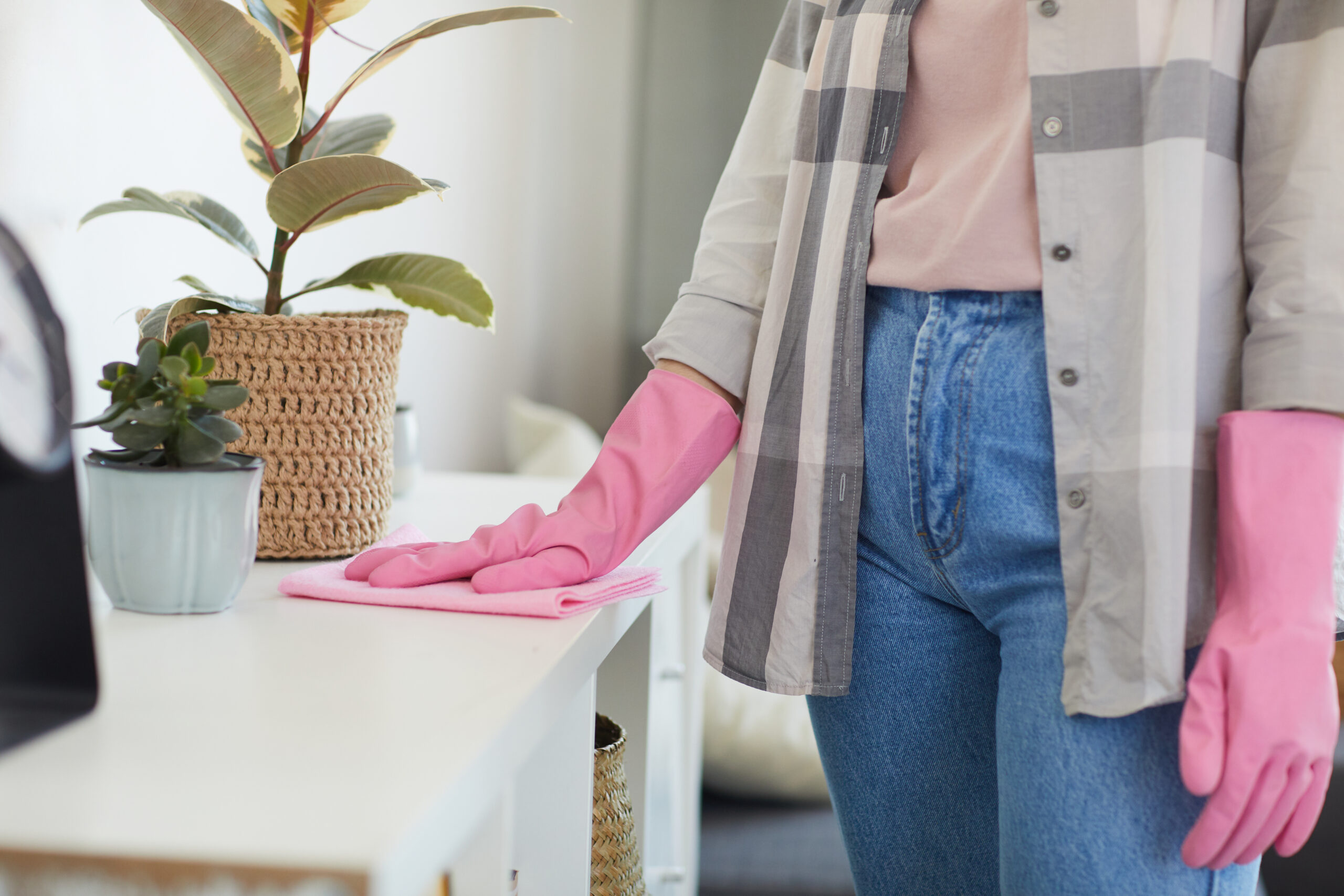 move-out cleaning empty apartment Connecticut Cepeda Cleaners